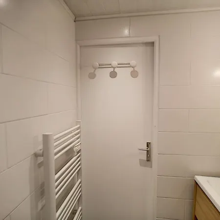 Beau 2 Pieces 4 Pers 24m² Aux Pieds, Commerces A Proximite, Parking Gratuit - Fr-1-178-340 Apartment *